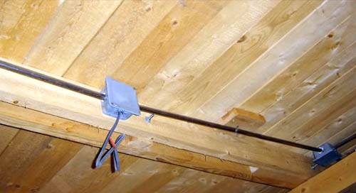 Качественная электропроводка в деревянном доме своими руками: пошаговая инструкция и комментарии