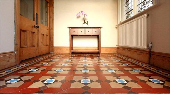 Решение на все времена: плитка на пол для коридора и кухни, фото, укладка, уход