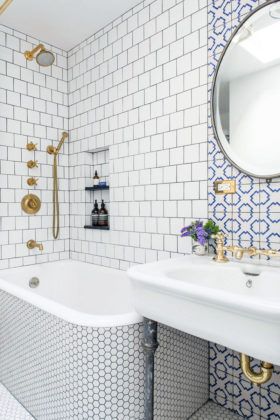 Фото ремонта ванной комнаты малых размеров − объединяем стиль и функциональность