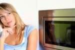Советы для ленивых: как быстро и эффективно почистить духовку от жира и нагара в домашних условиях
