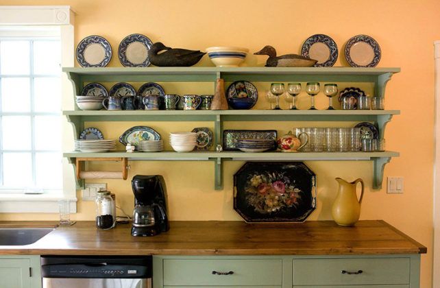Изящные, вместительные, дизайнерские полочки для кухни на стену: фотогалерея и пошаговая инструкция по самостоятельной сборке