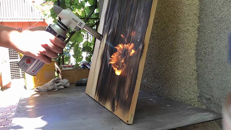 Обработка древесины газовой горелкой