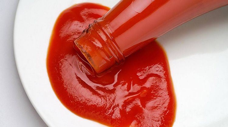 В большинстве случаев этот метод работает при условии, что в кетчупе есть хоть что-то натуральное