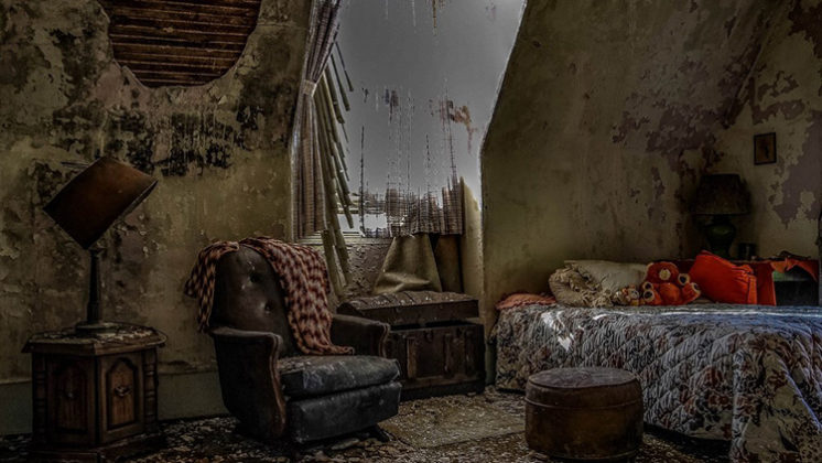 👻 Вы не захотите остаться здесь на ночь: 10 заброшенных домов и их интерьеры в 100 фотографиях