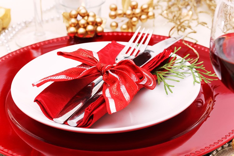 🍽 Украшение новогоднего стола: простые секреты, которые сделают праздник неповторимым