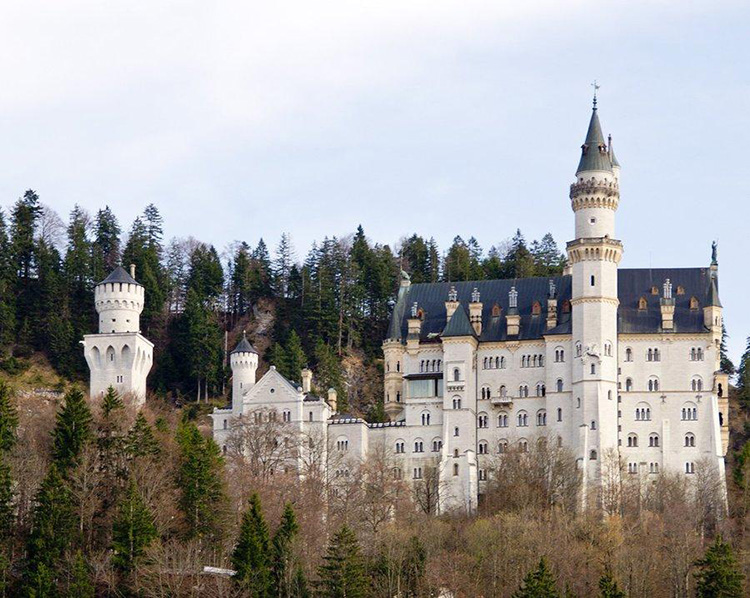 Замок пугачевой фото