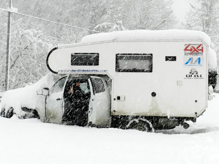 Постоянное проживание в автодоме в условиях русской зимы удовольствие весьма сомнительное