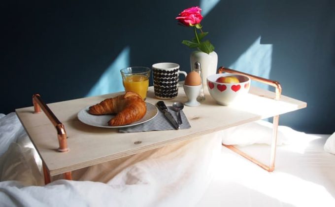Красиво жить не запретишь: столик для завтрака в постель