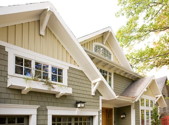 Яркий акцент в строительстве дома: что такое фронтон, как его можно оформить