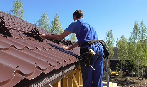 Лавины можно не бояться: почему стоит установить снегозадержатели на крышу