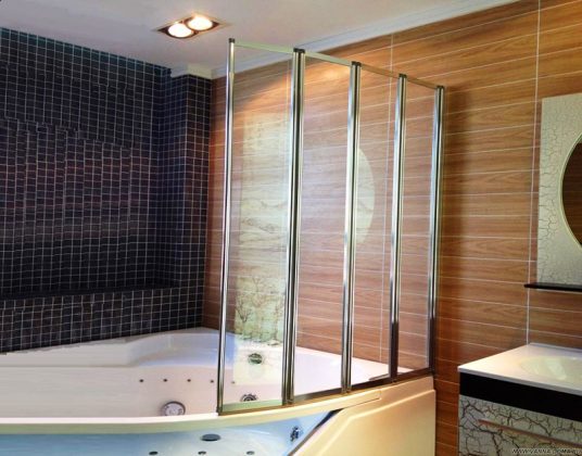 Как правильно выбрать и установить стеклянные шторки для ванной комнаты