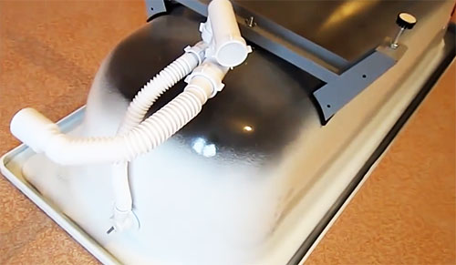 Как закрепить ванну на ножках на кафельном полу