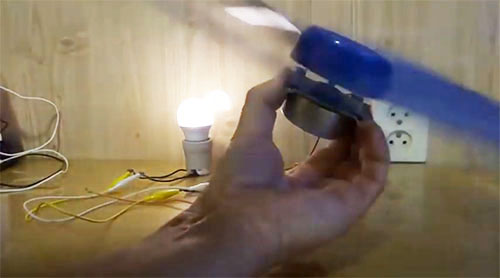 Халявная электроэнергия из воздуха: простой ветрогенератор своими руками