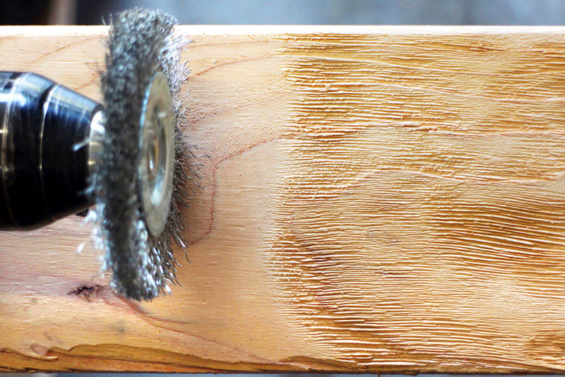 Браширование – способ искусственно состарить древесину